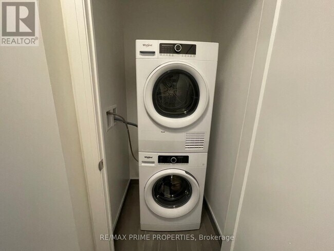 Photo du bâtiment - 8 Water Walk Dr