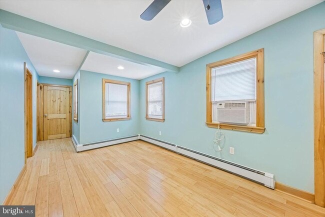 Building Photo - 707 Forrest St