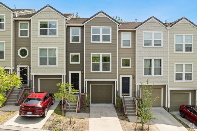 Building Photo - 2732 NW Kennedy Ct