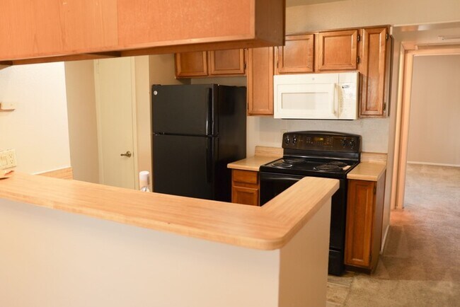 Building Photo - Listed by Trekk Realty LLC