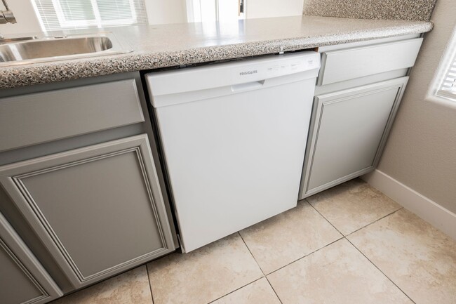 Building Photo - 6075 Las Nubes Dr