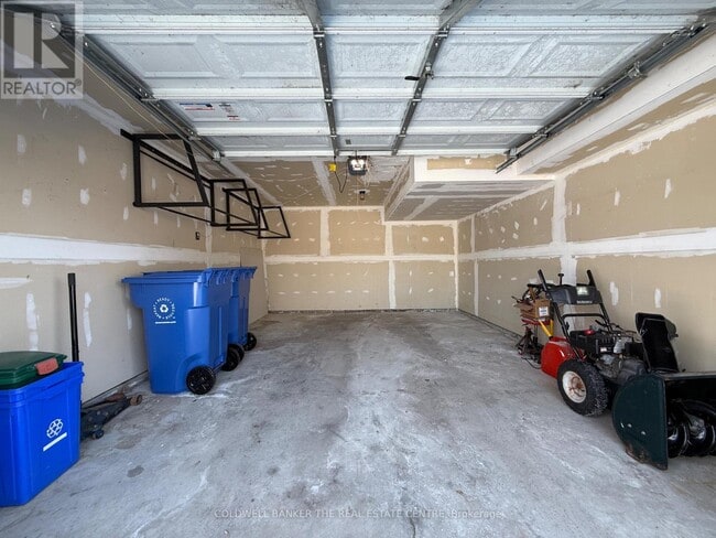 Building Photo - UPPER - 27182A CIVIC CENTRE ROAD