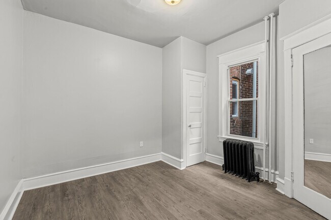 Building Photo - 4805 Walnut St