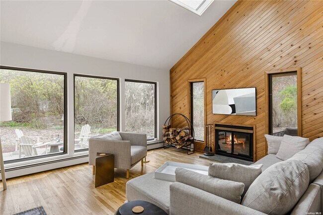 Building Photo - 8 Arbutus Ln