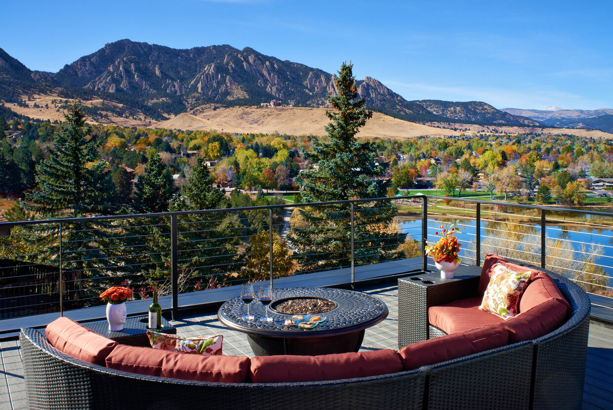 Rooftop deck - 1765 Gillaspie Drive