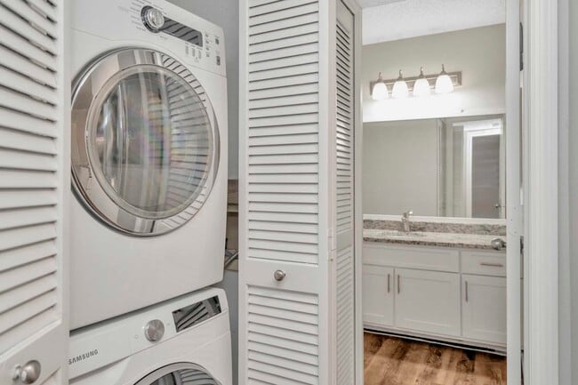 Building Photo - Essex Place Luxury Apartments