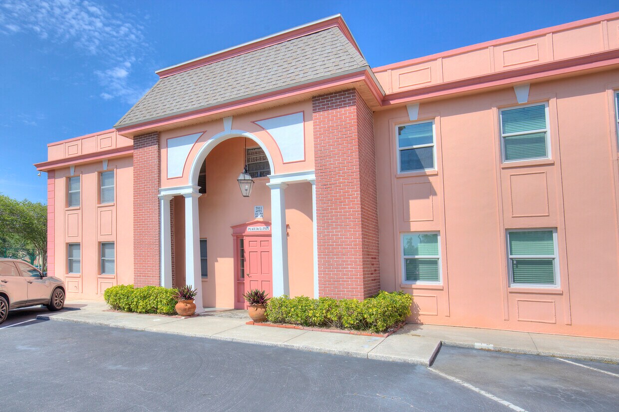 7011 Place de la Paix Unit 2A, South Pasadena, FL 33707 Condo for