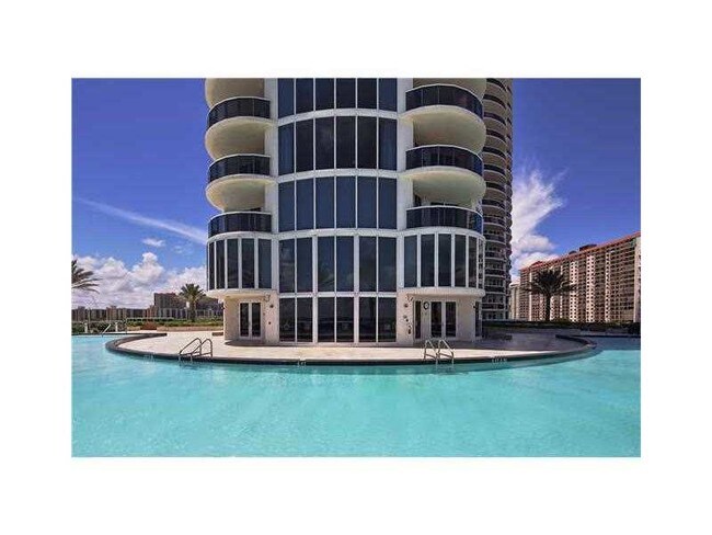 Building Photo - 17201 Collins Ave