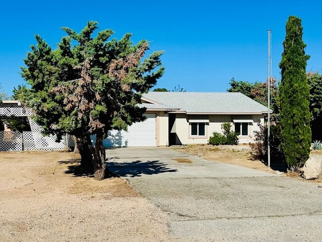 Building Photo - 7578 Paisley Ave
