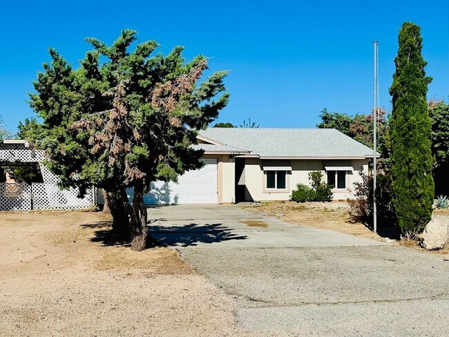 Foto del edificio - 7578 Paisley Ave