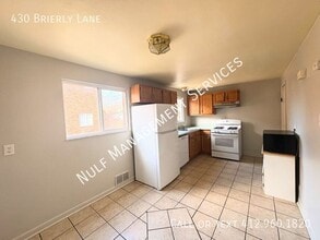 Building Photo - 430 Brierly Ln