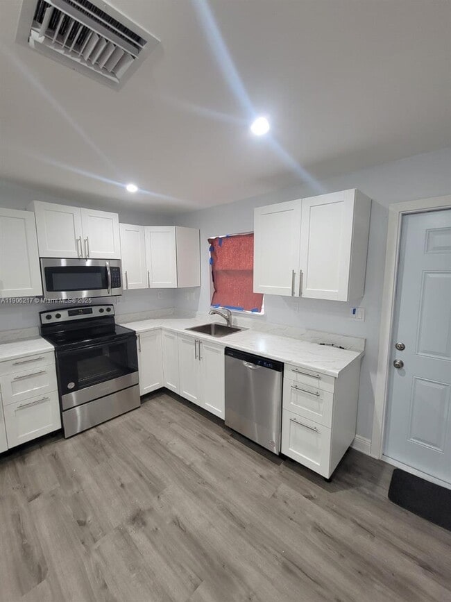 Foto del edificio - 1809 NW 8th Pl