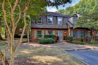 Building Photo - 128 Sloane Pl