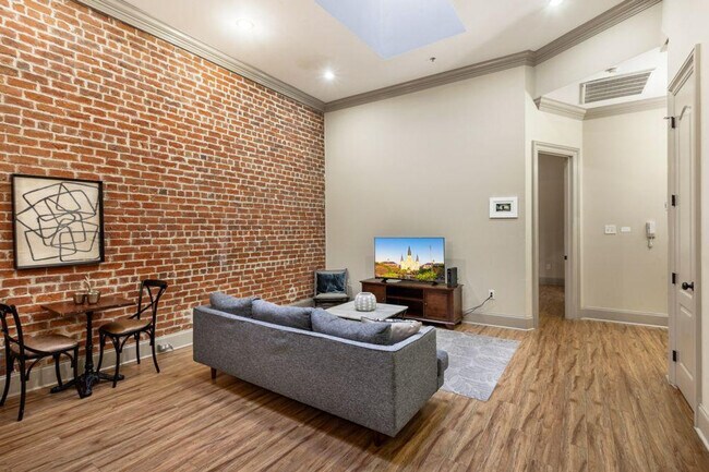 Building Photo - 828 Gravier St