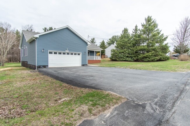 Building Photo - 29573 Maple St