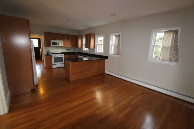 Foto del edificio - 9/1 Renovated top floor 1BR in Cleveland C...