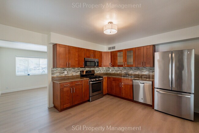 Building Photo - Half off 1st months rent with 18 month lease