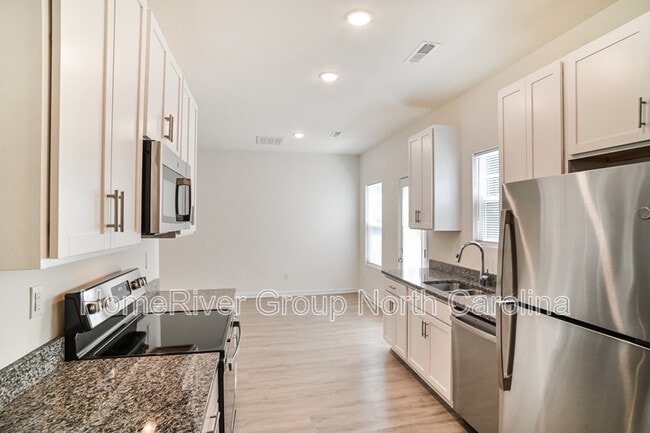 Building Photo - 18 Carnes Rd SW