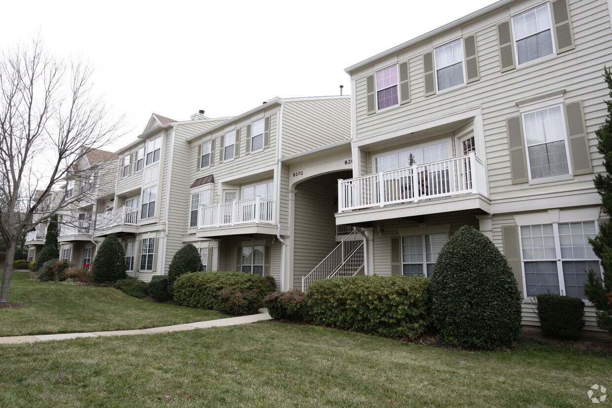 Gunston Corner Condominiums Apartments in Lorton, VA