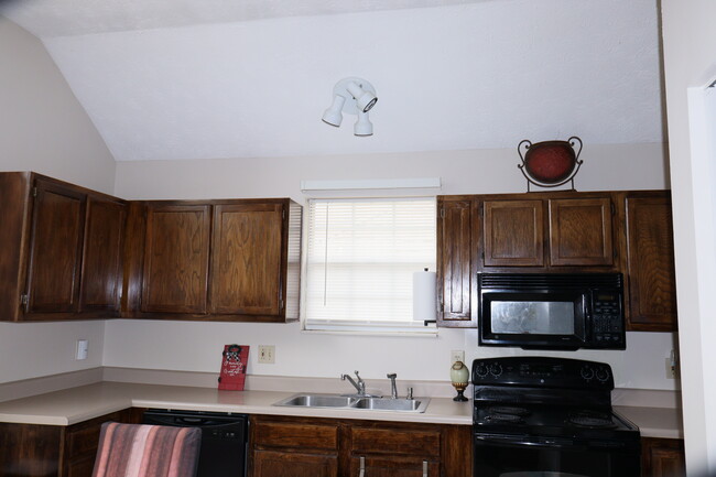 Building Photo - 3924 Calumet Dr