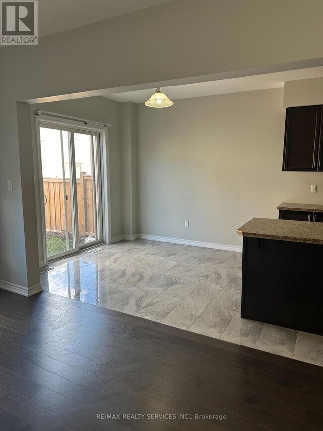 Building Photo - 5 Hines St