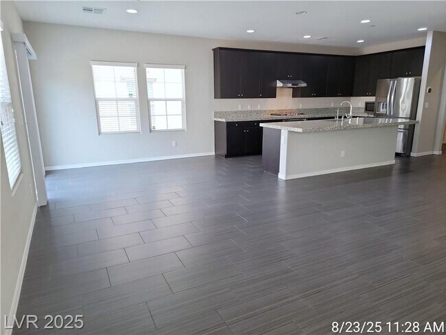 Foto del edificio - GORGEOUS HENDERSON HOME LOCATED IN CADENCE...