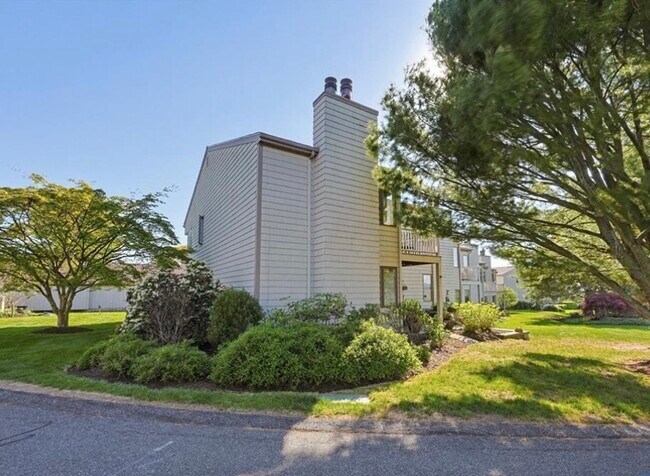 Prized end unit for privacy, patio has sunset views - 77 Windward Ln