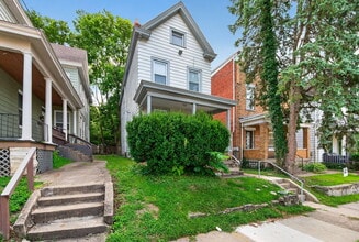 Building Photo - 2334 Stratford Ave