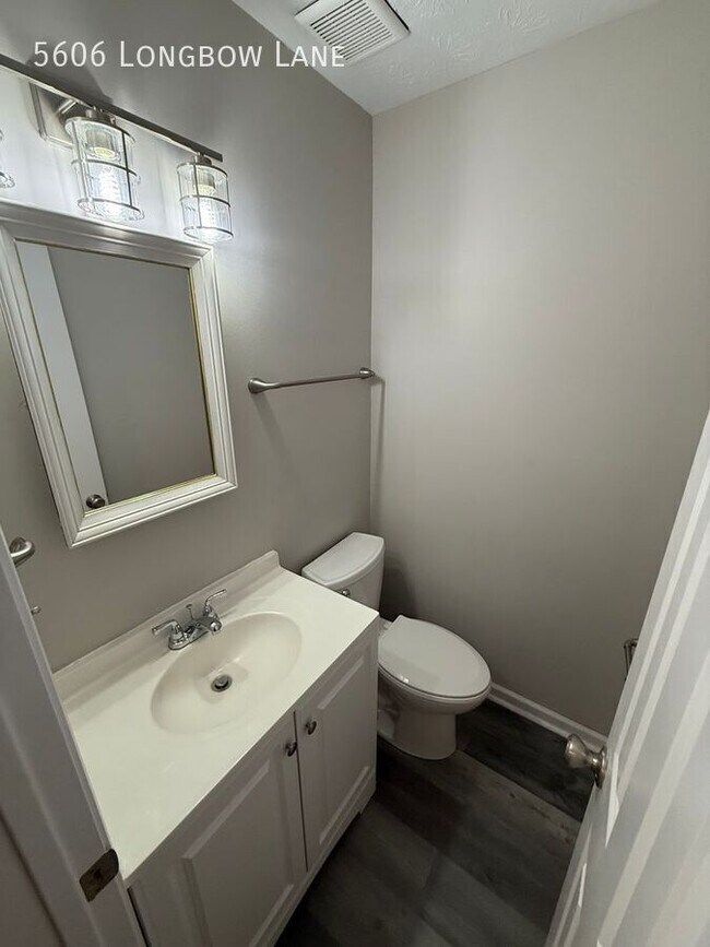 Foto del edificio - 5606 Longbow Ln