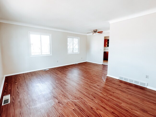 Building Photo - 3025 S Byrne Rd