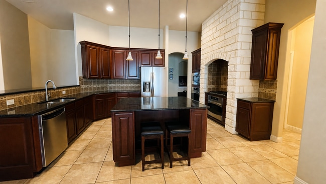 Building Photo - 1811 Liberty Oaks Blvd