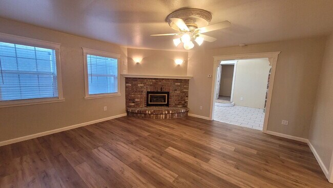 Foto del edificio - 643 NE Channon Ave