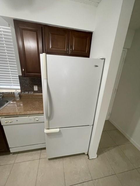 Foto del edificio - 6135 NW 186th St