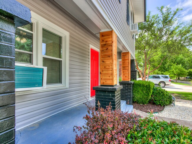 Building Photo - 415 E Elm Ave