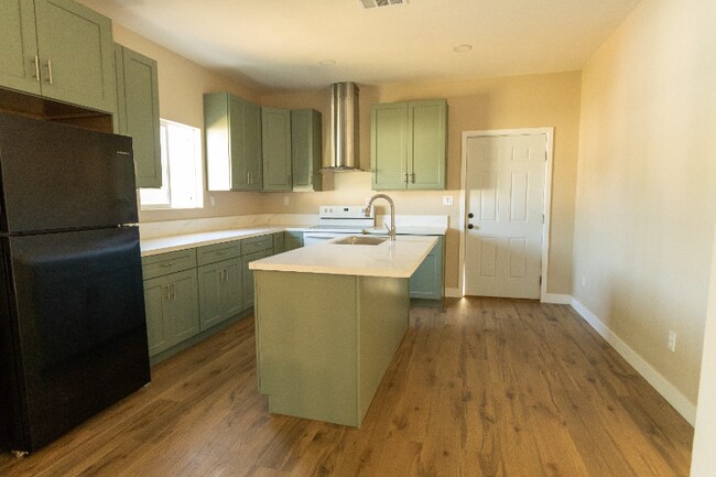 Foto del edificio - 9266 Ramona Ave