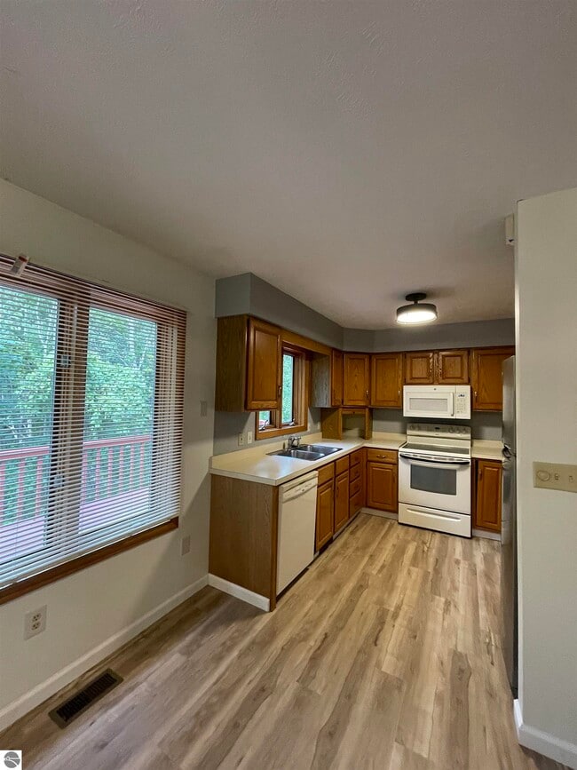 Building Photo - 4227 Summerhill Rd