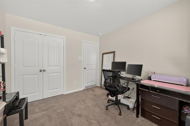 Building Photo - 15950 Boom Dr