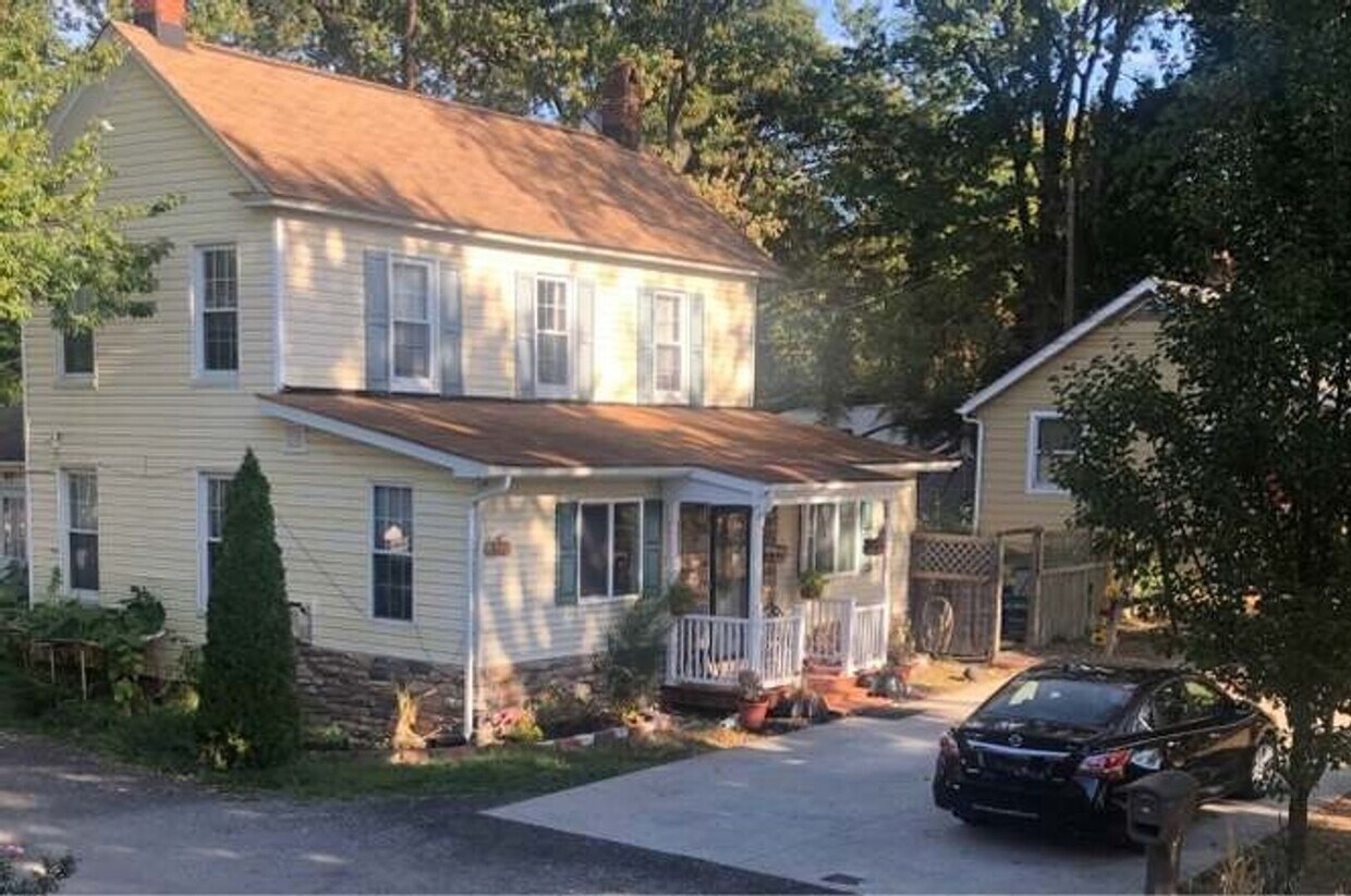 Foto principal - 302 S Camp Meade Rd