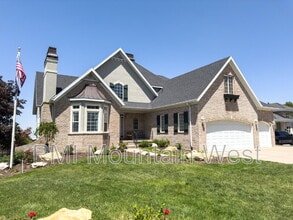 Building Photo - 49 E Fairway Dr