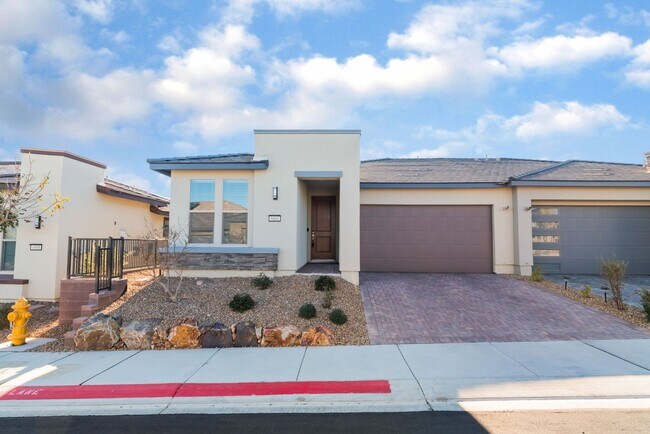 Foto del edificio - A Meticulously Upgraded Townhouse  *Age Restricted 55+