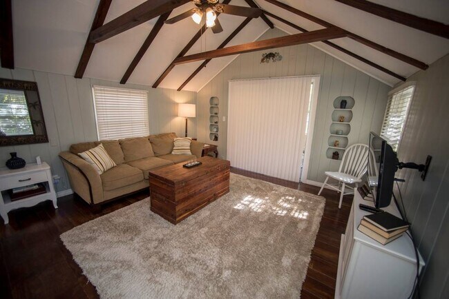 Family room to Florida room - 2202 Bignonia St