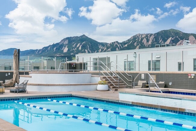 Building Photo - Updated One Bedroom Condo at The Peloton. ...