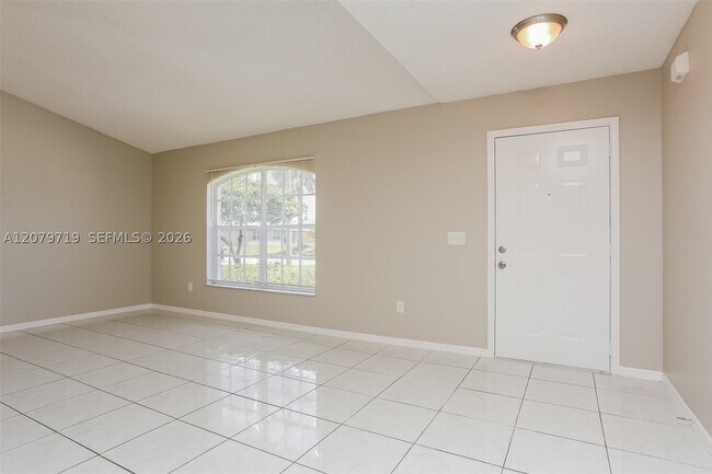 Building Photo - 2514 SW Monterrey Ln