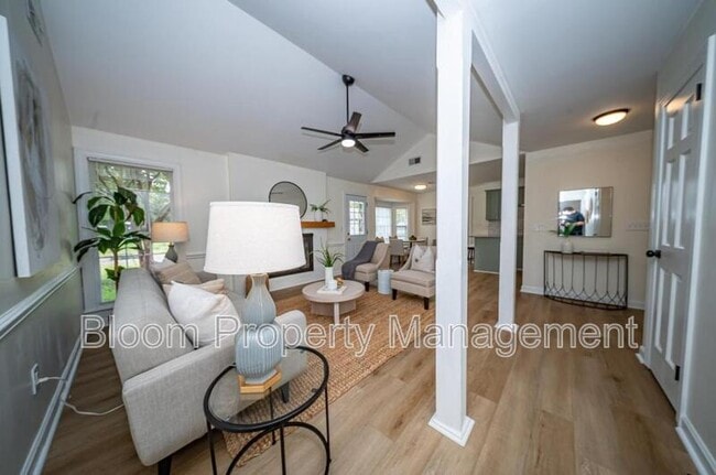 Building Photo - 132 Marion Rd