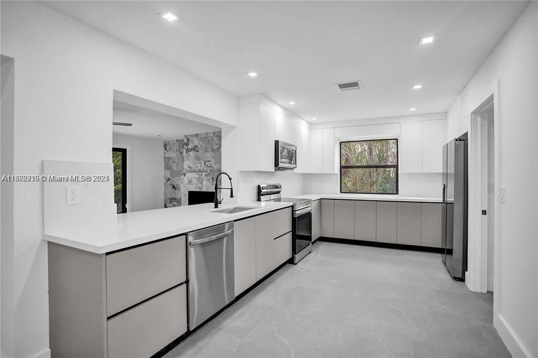 Building Photo - 14300 SW 20th St
