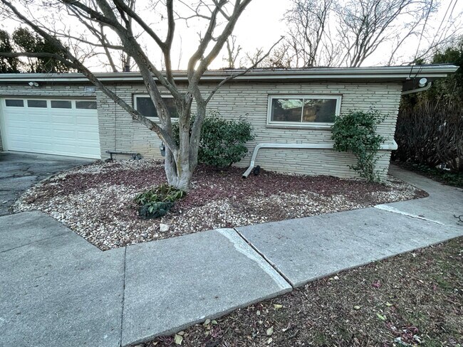 Building Photo - 2869 Charing Rd