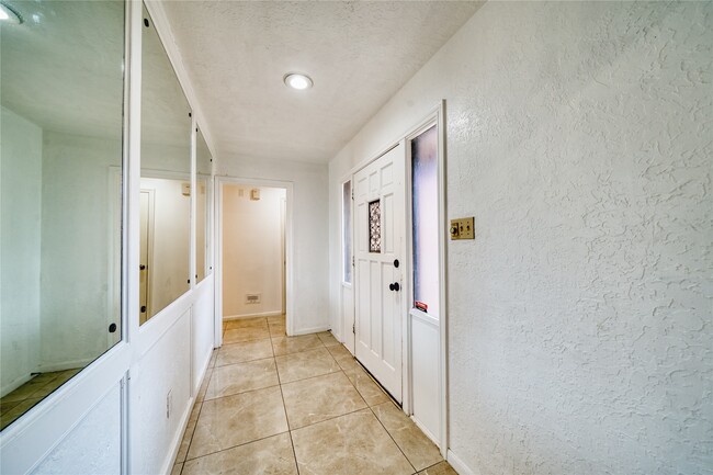 Building Photo - 7838 Vickijohn Dr