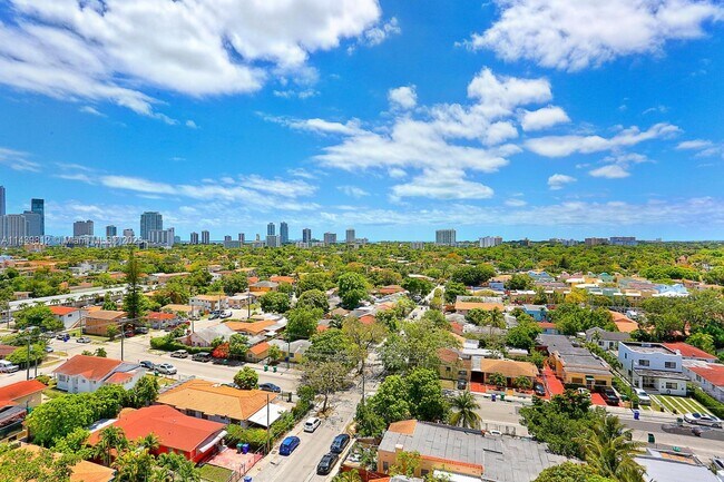 Foto del edificio - 900 SW 8th St