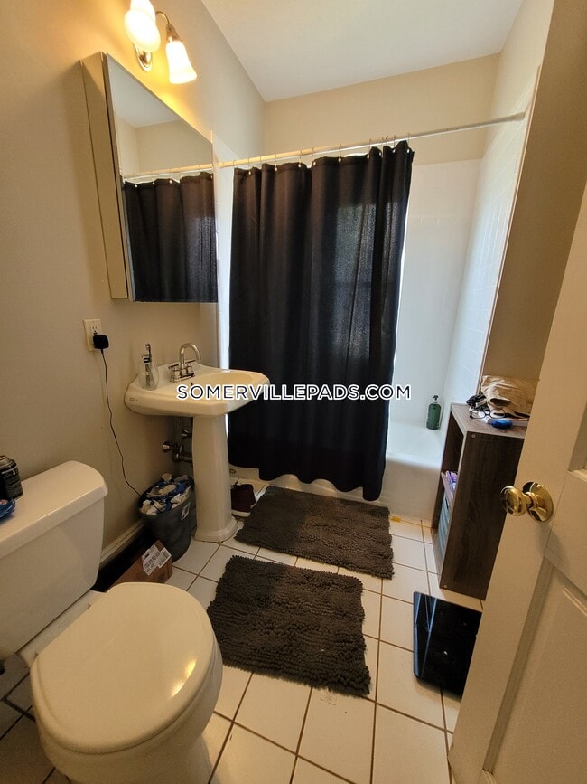 Building Photo - 18 Eastman Rd