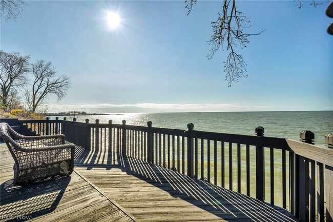 Foto del edificio - 15101 Shore Acres Dr
